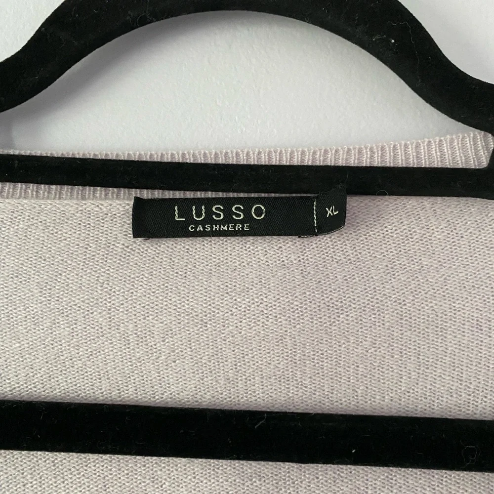 Lusso | Lavender 100% Cashmere V-Neck Sweater - Picture 3 of 6